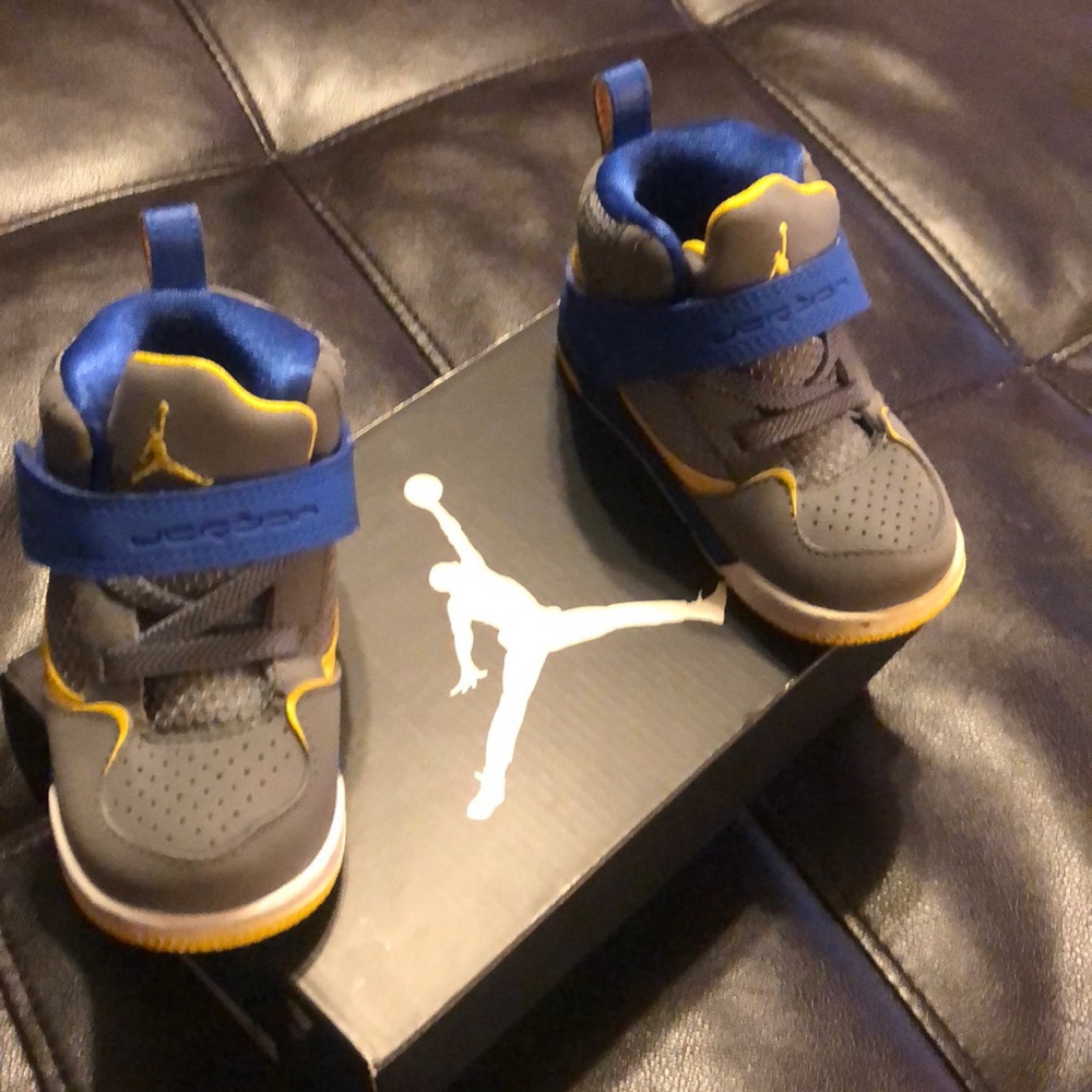 Jordan infant flight 45 gray/blue yellow sz 6